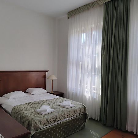 Palac W Rymaniu Εξωτερικό φωτογραφία
